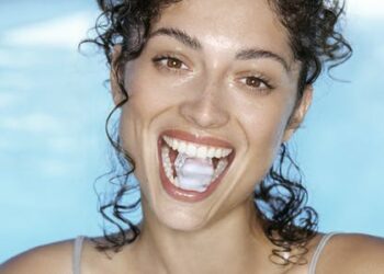 Is chewing on ice cubes bad for your teeth?