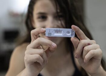 How to use rapid testing to keep you and your family safe during the 2021 holiday season