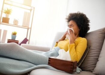 What are the symptoms of omicron?