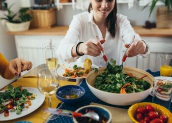 Vegetarian, pescatarian or low meat diets may reduce cancer risk – new research