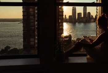 Even after lockdowns eased, pandemic depression persisted across social classes – new study