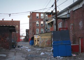 Kids’ neighborhoods can affect their developing brains, a new study finds