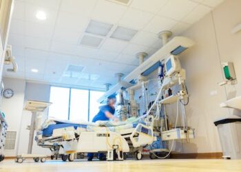 COVID: how ICUs in England were stretched to cope with the pandemic