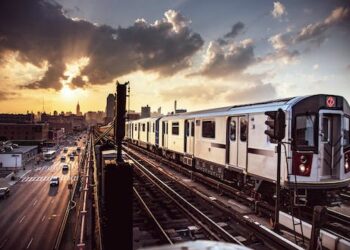 Still recovering from COVID-19, US public transit tries to get back on track