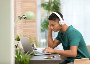 Young people without access to a computer had poorer mental health during the pandemic