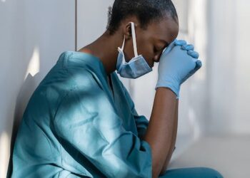 ‘It’s like being in a warzone’ – A&E nurses open up about the emotional cost of working on the NHS frontline