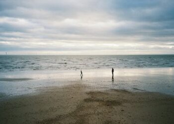 Why winter walks at the seaside are good for you
