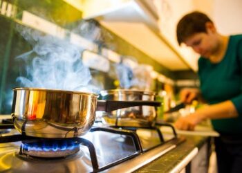 Seven ways to protect your health when cooking with gas