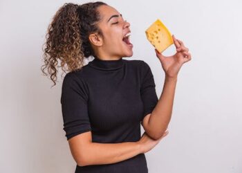 Full-fat or low-fat cheese and milk? A dietitian on which is better