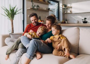 Positive parenting can help protect against the effects of stress in childhood and adolescence, new study shows