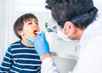 Strep throat can easily be confused with throat infections caused by viruses – here are a few ways to know the difference