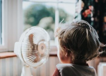 Why homes often feel warmer than the thermostat suggests – and what to do about it