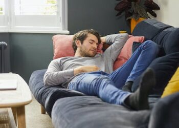 Short naps can improve memory, increase productivity, reduce stress and promote a healthier heart