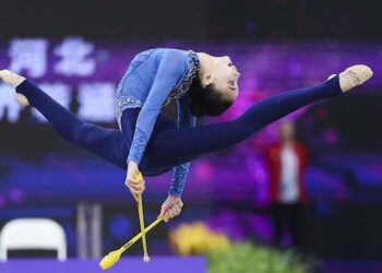 Overly flexible connective tissue causes problems in joints and throughout the body − and is often missed by doctors