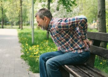 Understanding that chronic back pain originates from within the brain could lead to quicker recovery, a new study finds