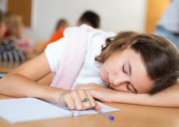 Students could get more sleep and learn better if school started a little later