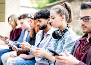 ‘It is hijacking my brain’ – a team of experts found ways to help young people addicted to social media to cut the craving