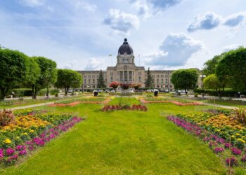 New study reveals four critical barriers to building healthier Canadian cities