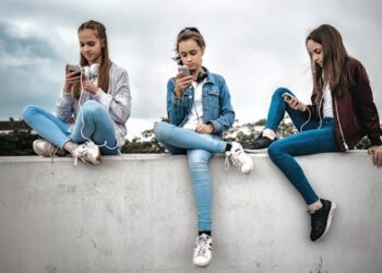 Surgeon general’s call for warning labels on social media underscores concerns for teen mental health