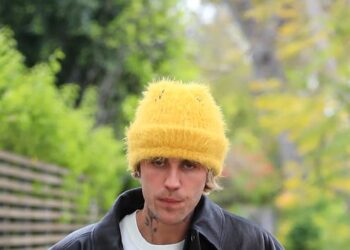 Men are carrying the brunt of the ‘loneliness epidemic’ amid potent societal pressures