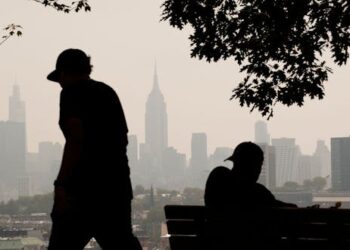 How researchers measure wildfire smoke exposure doesn’t capture long-term health effects − and hides racial disparities