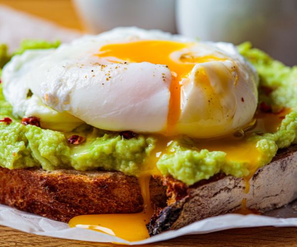 avocado toast with egg