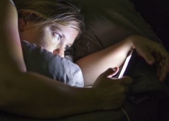 Social media before bedtime wreaks havoc on our sleep − a sleep researcher explains why screens alone aren’t the main culprit
