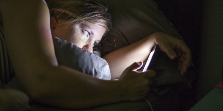 Social media before bedtime wreaks havoc on our sleep − a sleep researcher explains why screens alone aren’t the main culprit
