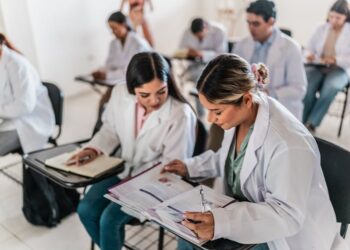 When doctors don’t believe their patients’ pain – experts explain the all-too-common experience of medical gaslighting