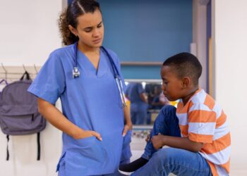 1 in 4 children suffers from chronic pain − school nurses could be key to helping them manage it