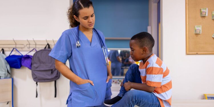 1 in 4 children suffers from chronic pain − school nurses could be key to helping them manage it