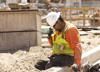 How to stay safe during heat waves – and the heat stroke warning signs to watch for