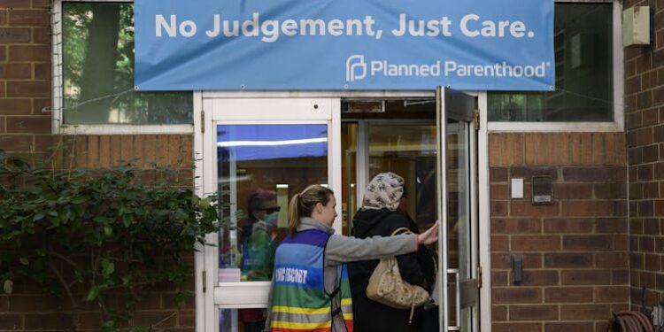Conservatives notch 2 victories in their fight to deny Planned Parenthood federal funding through Medicaid
