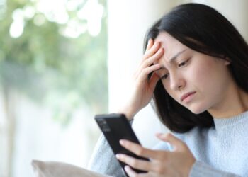 Florida residents’ anxiety is linked to social media use and varies with age, new study shows