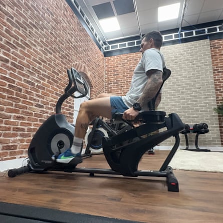 Leon tests the Schwinn 510R Recumbant