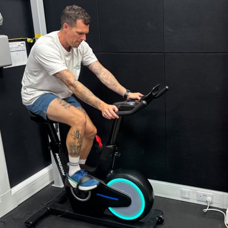 Leon rides the Horizon SC bike