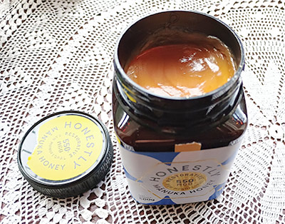 thick manuka honey