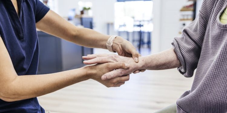 Stroke survivors can counterintuitively improve recovery by strengthening their stronger arm – new research