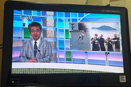 A TV news bulletin in Hakodate, showing Neil and his Mölkky team.