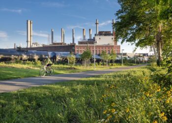 Philadelphia’s failing air quality hits hardest in neighborhoods near industry and highways, where asthma rates soar
