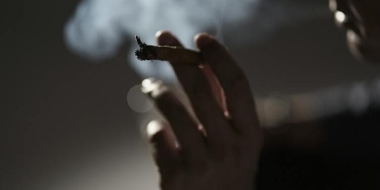 Nicotine pouches, vaping or cigarettes: Which nicotine product is actually the least harmful?